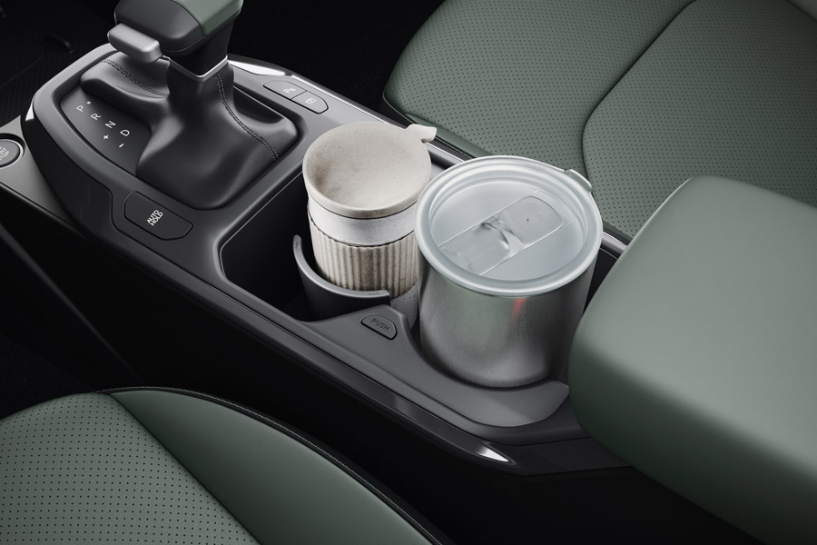 Adjustable-diameter cup holder