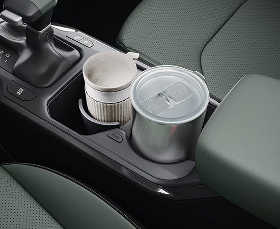 Adjustable-diameter cup holder